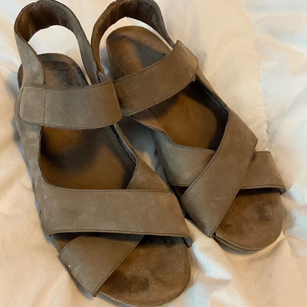 Dansko tan sandals size 40/10
